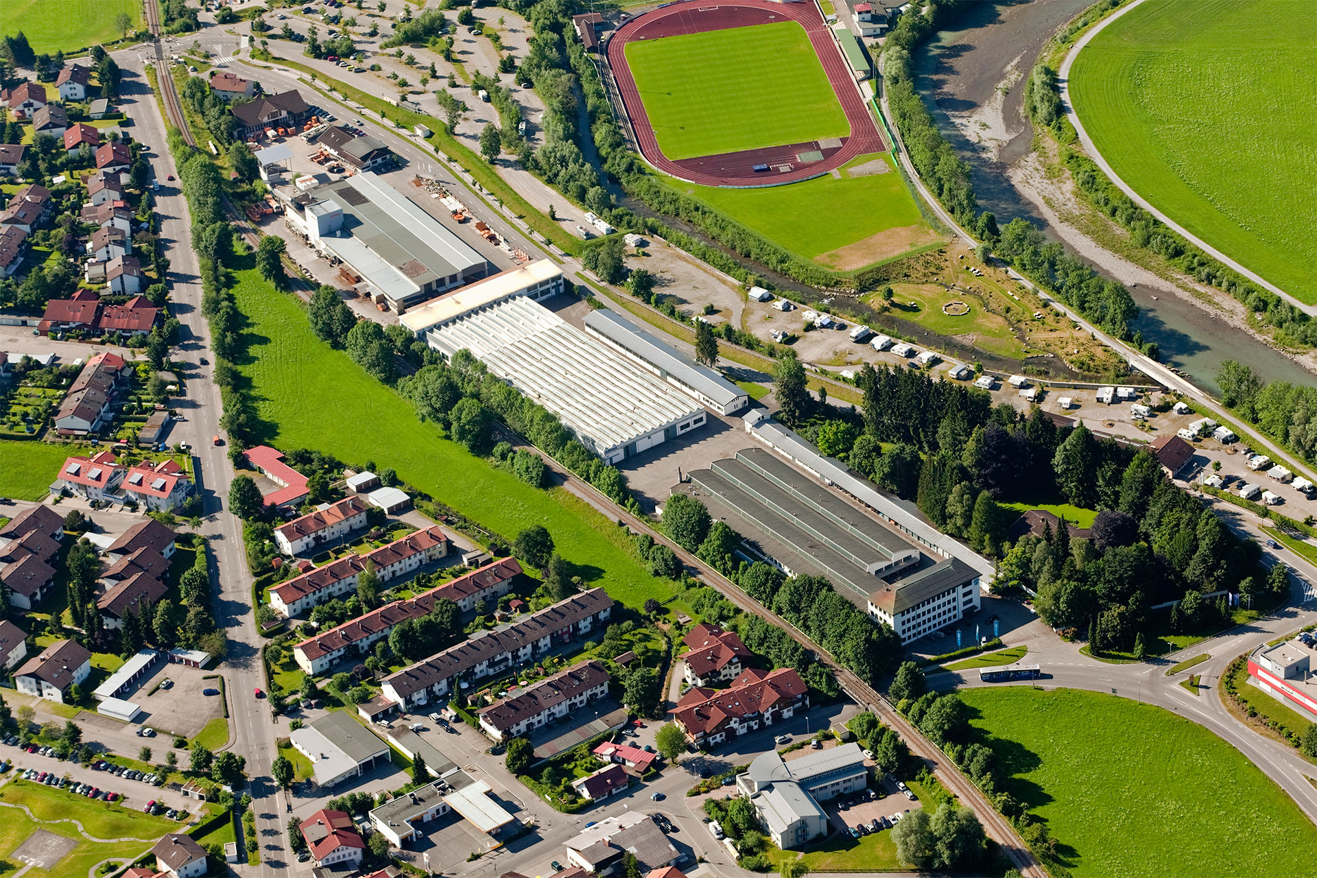 Das Röhrs Produktionsgelände in Sonthofen von oben 